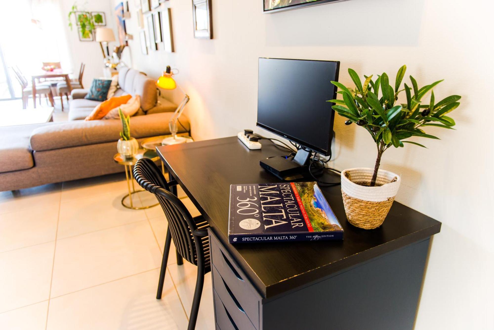 Mediterranean Abode - Spacious In Swieqi Apartment *